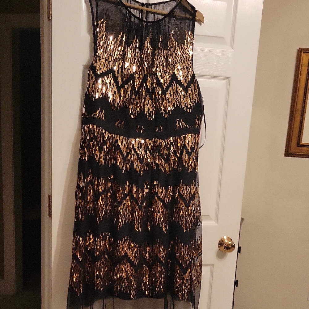 Vince Camuto Brand New Elegant Black and Gold Sequin Dress, Size 20W